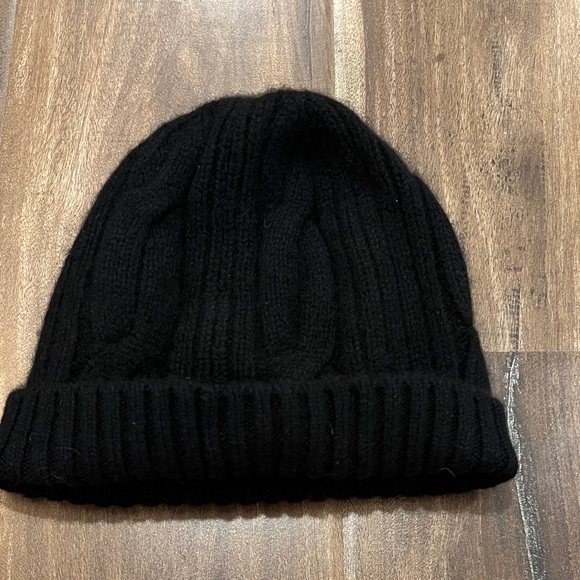 Cashmere black hat - Picture 1 of 3